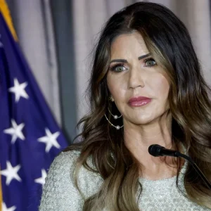 Suspect in Custody After Stealing DHS Chief Kristi Noem’s Handbag – Breaking Update