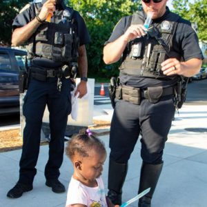 She carried her freezer pop straight up to the cops and gave them a note from her mother.